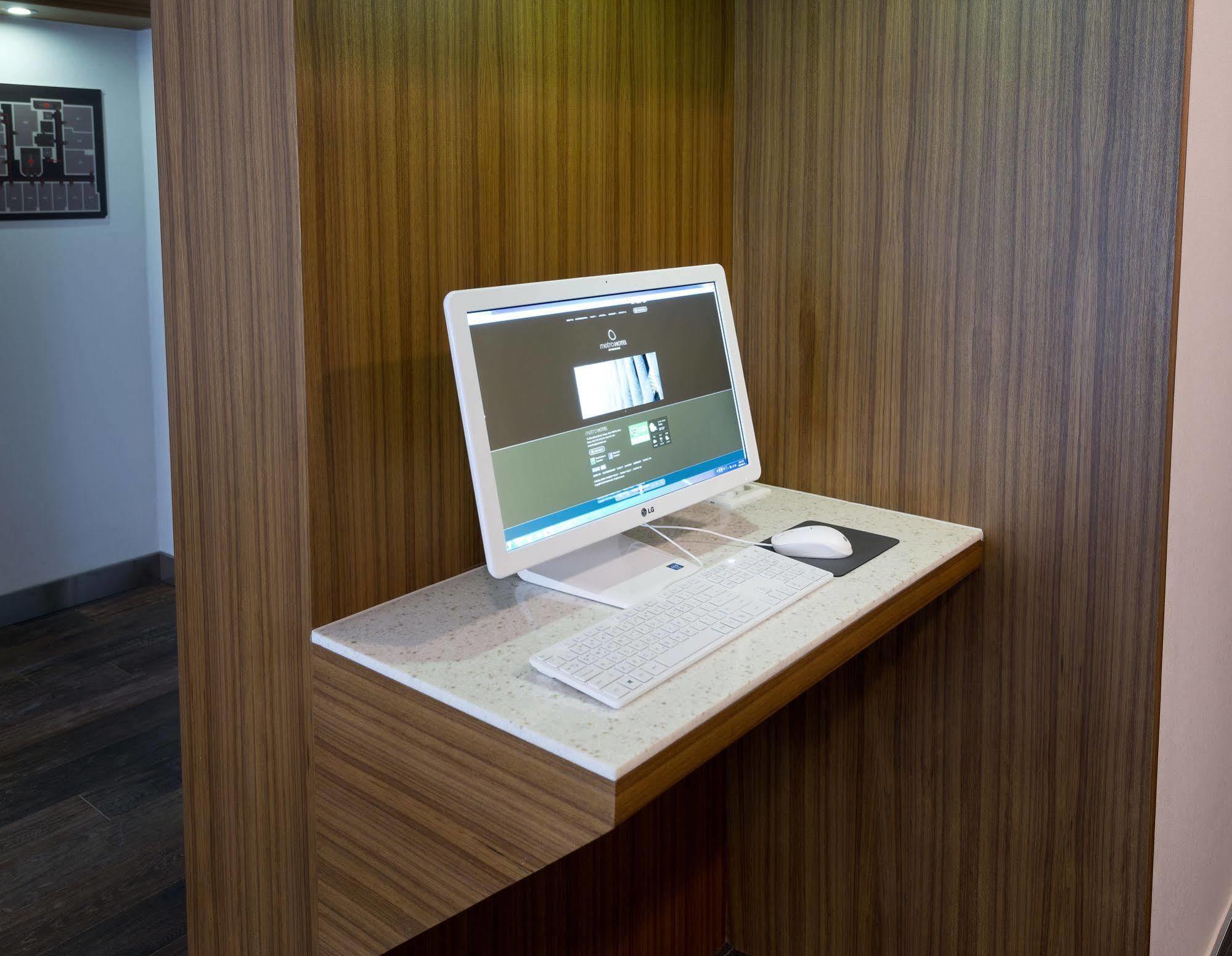 Metro Hotel Myeongdong Сеул Екстер'єр фото
