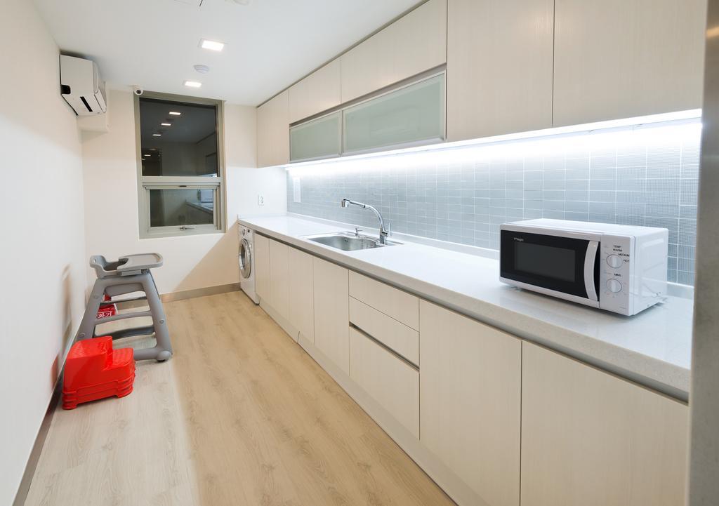 Metro Hotel Myeongdong Сеул Екстер'єр фото